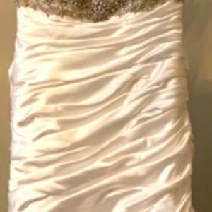 Wedding dress size 6! Purchased for 1600$